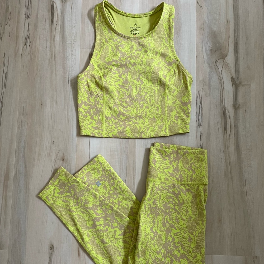 Sweaty Betty Flatter Me Snake Jacquard 7/8 Leggings and Cropped Bralette Set
